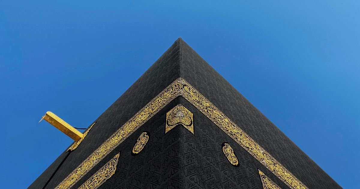 The holy Kaaba, an inspiration for pilgrims. Check the best time for Umrah UK and view our Umrah packages from UK.