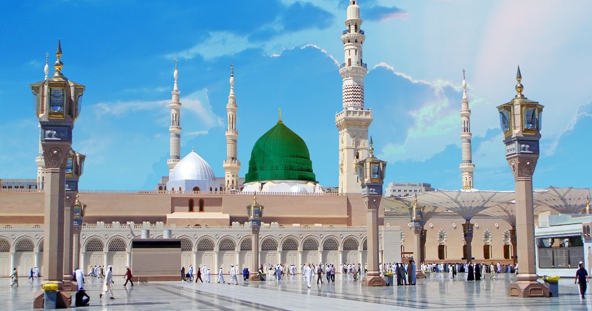 Panoramic view of Al-Masjid an-Nabawi in Medina. Book your full-service Umrah packages from UK for Umrah 2025 UK with Alislam Travels.