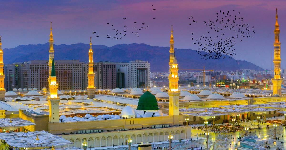 Stunning twilight panoramic view of Masjid al-Nabawi, the Green Dome, and minarets in Medina, showing the reward of successfully following instructions on how to apply Umrah visa.