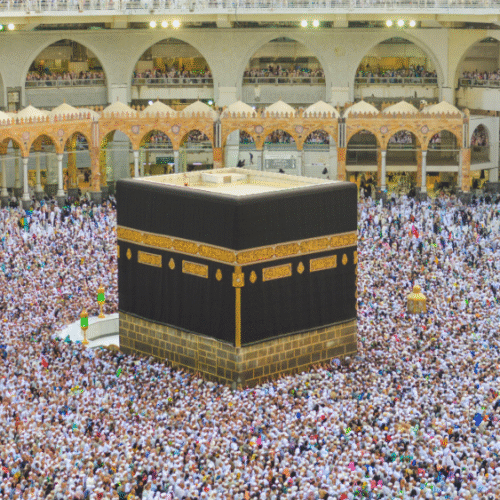 A large crowd of pilgrims performing Tawaf around the Kaaba at Masjid al-Haram, highlighted for the Best Makkah Tour Package.